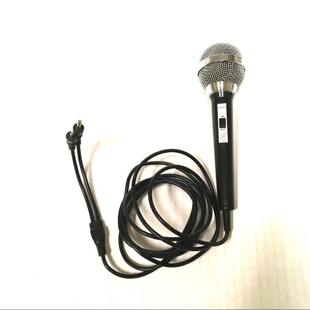 Realistic Dynamic microphone 33–2001A